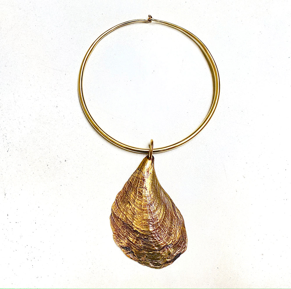 Oyster Pendant Brass