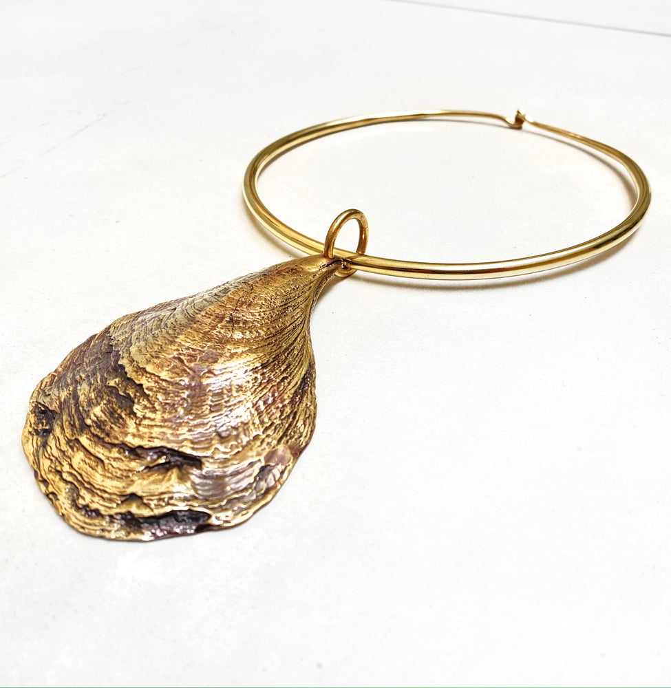 Oyster Pendant Brass