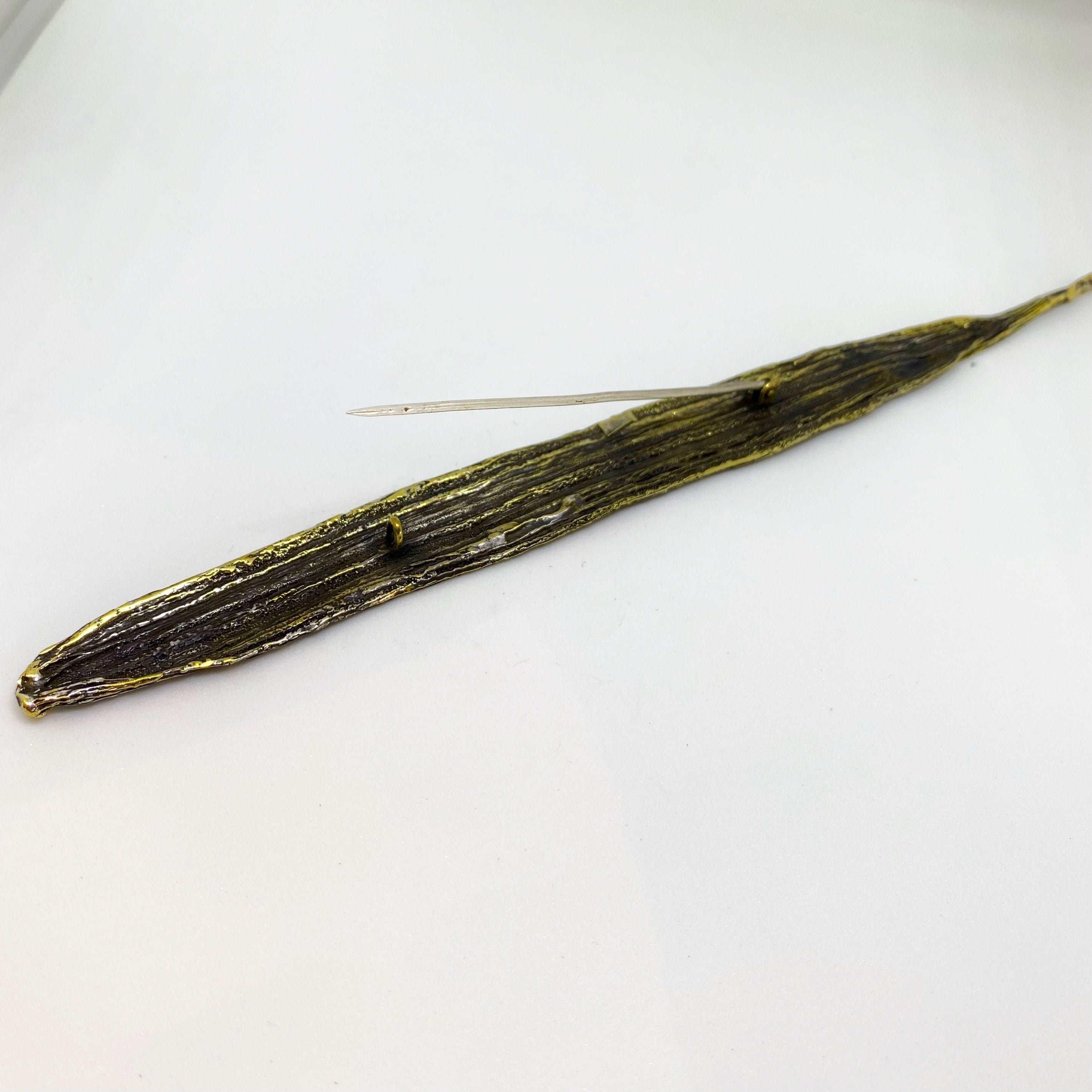 Vanilla Pod Pin Brass