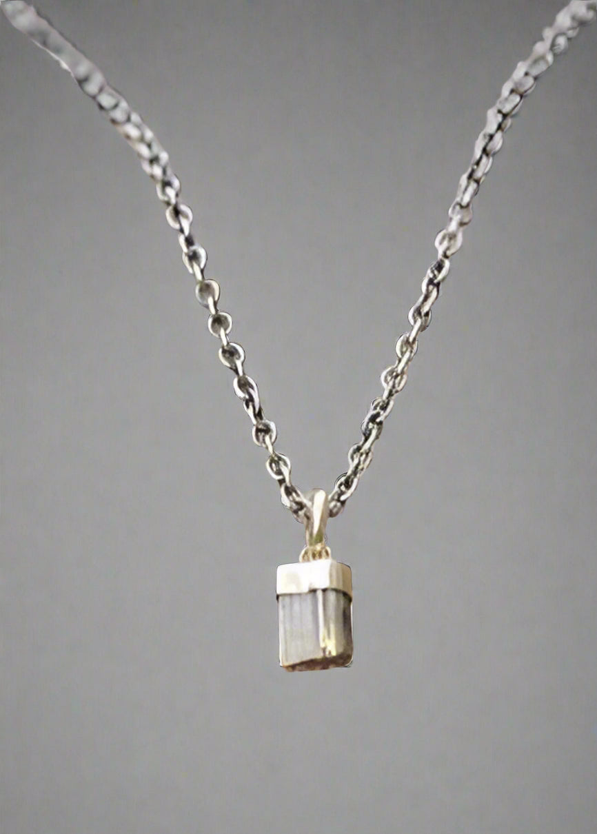 Crystal Pendant Brass - eleven44
