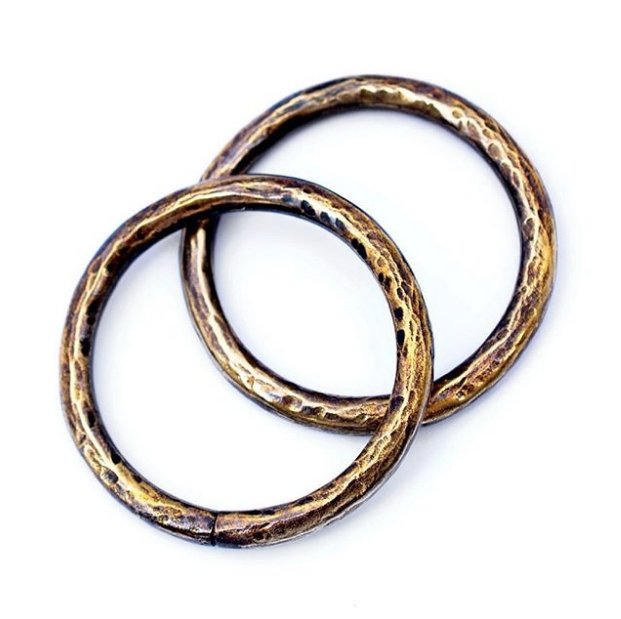 Gauged Hammered Hoops Brass - eleven44