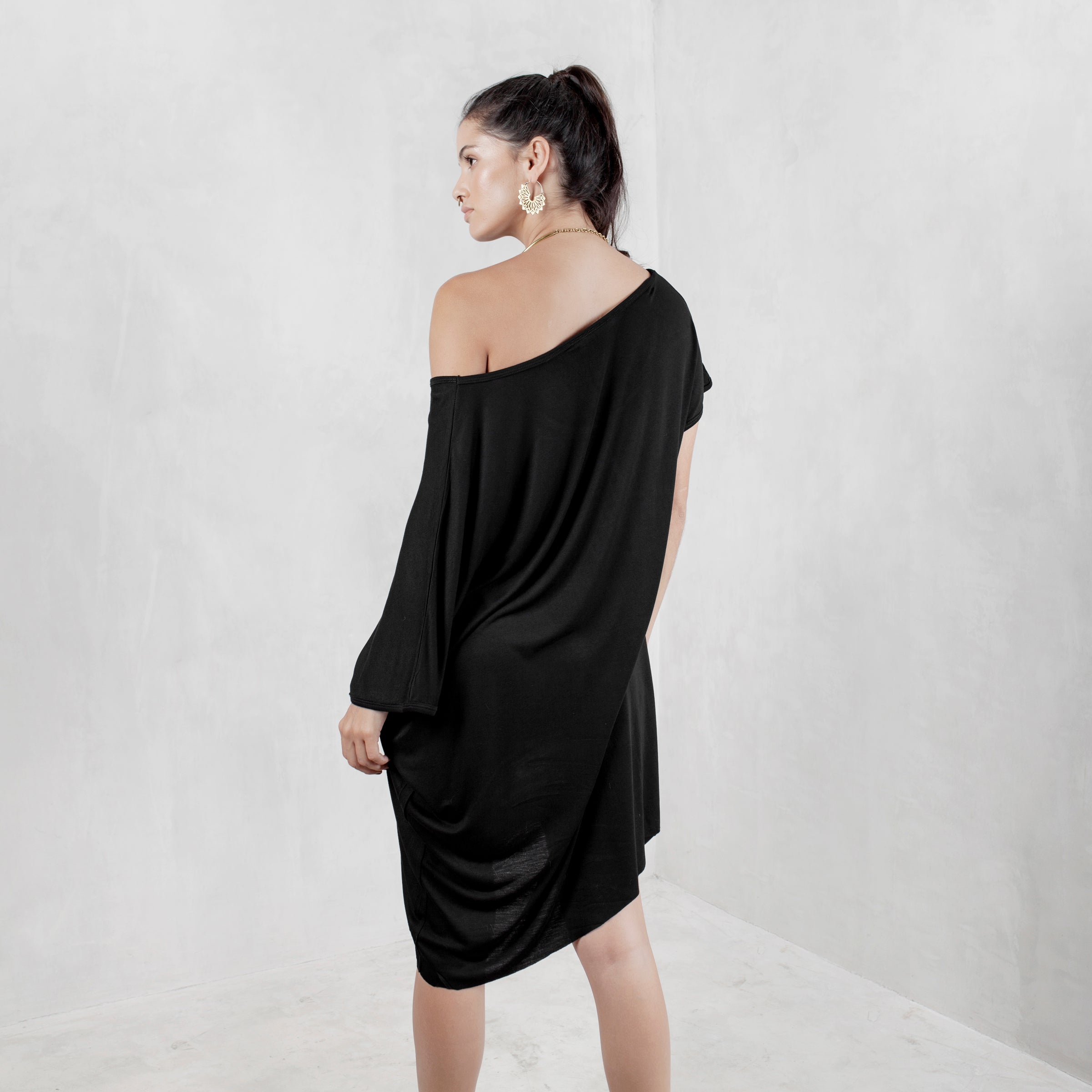 Asymmetric Top Black