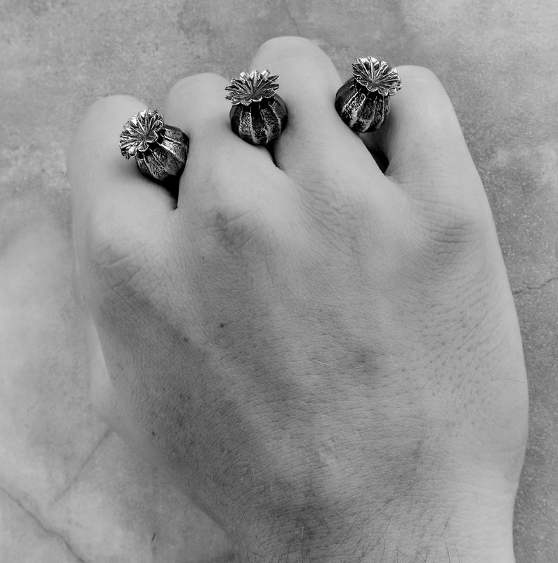 Poppy Pod 3 Finger Ring Silver