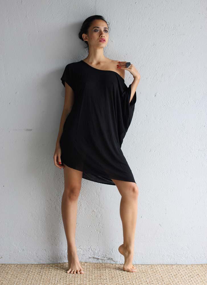 Black Asymmetrical Oversized Top Bamboo - eleven44