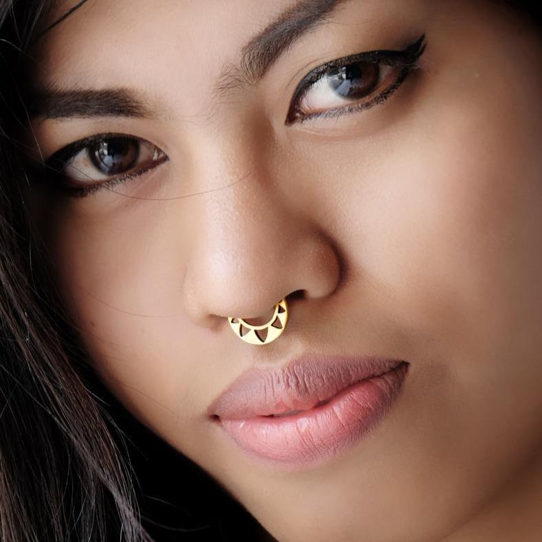 Triangle Septum Gold - eleven44